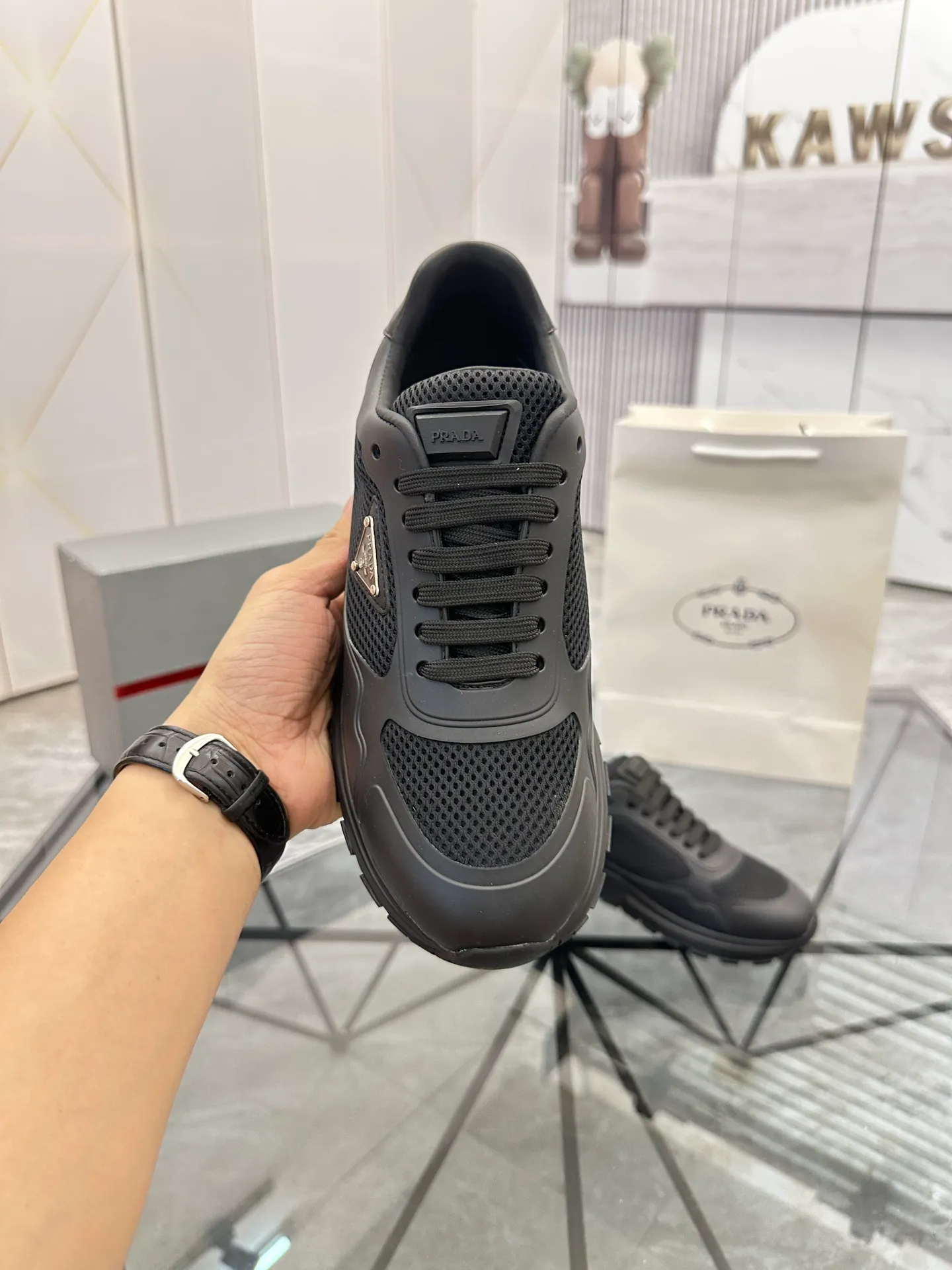 Men's shoes for sale 💰: 💰P600¥ High-end top quality Product trademark: Prada *"Prada*" low-top casual shoes Regular size: 38-45 (can be customized to 46) Product materials: Upper imported glue splicing original material, breathable lining, cowhide foot pads, original outsole. Number: 832